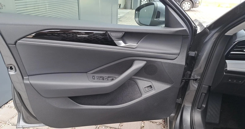Volkswagen Passat cena 200500 przebieg: 10, rok produkcji 2024 z Piła małe 254